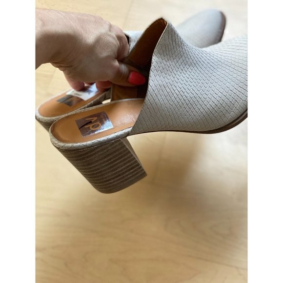 Dolce Vita "Tendle" Mules Womens Beige Snake Embossed DV - Picture 3 of 9